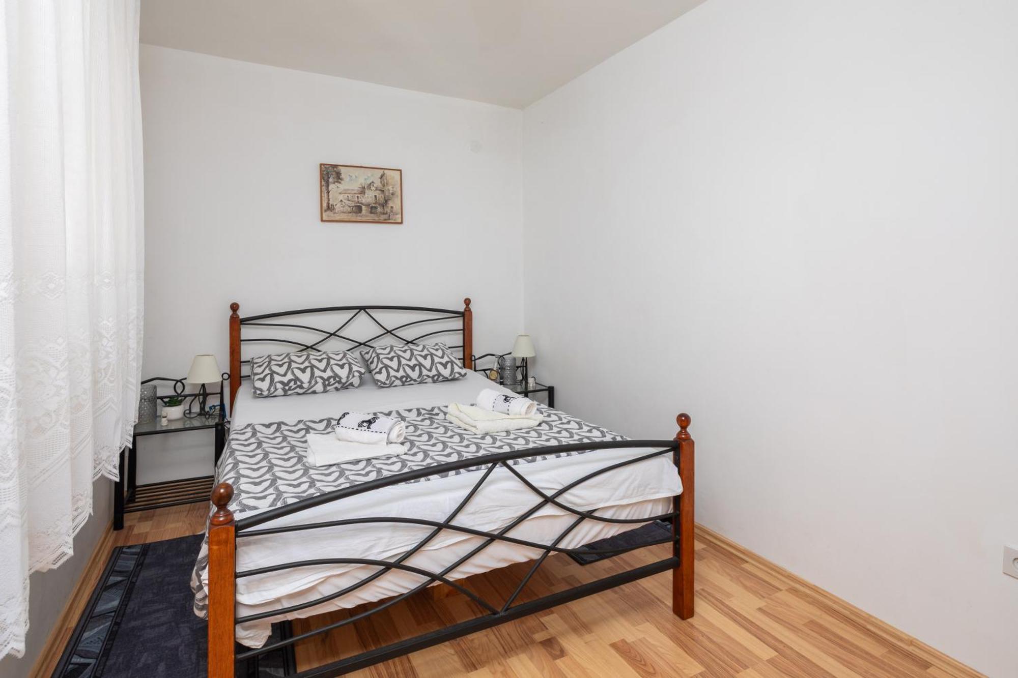Urban Edge - Beach Apartments Омиш Экстерьер фото